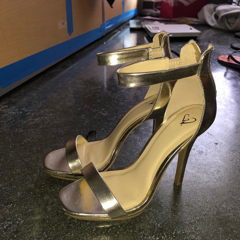 Vintage 4.5 inch gold heels